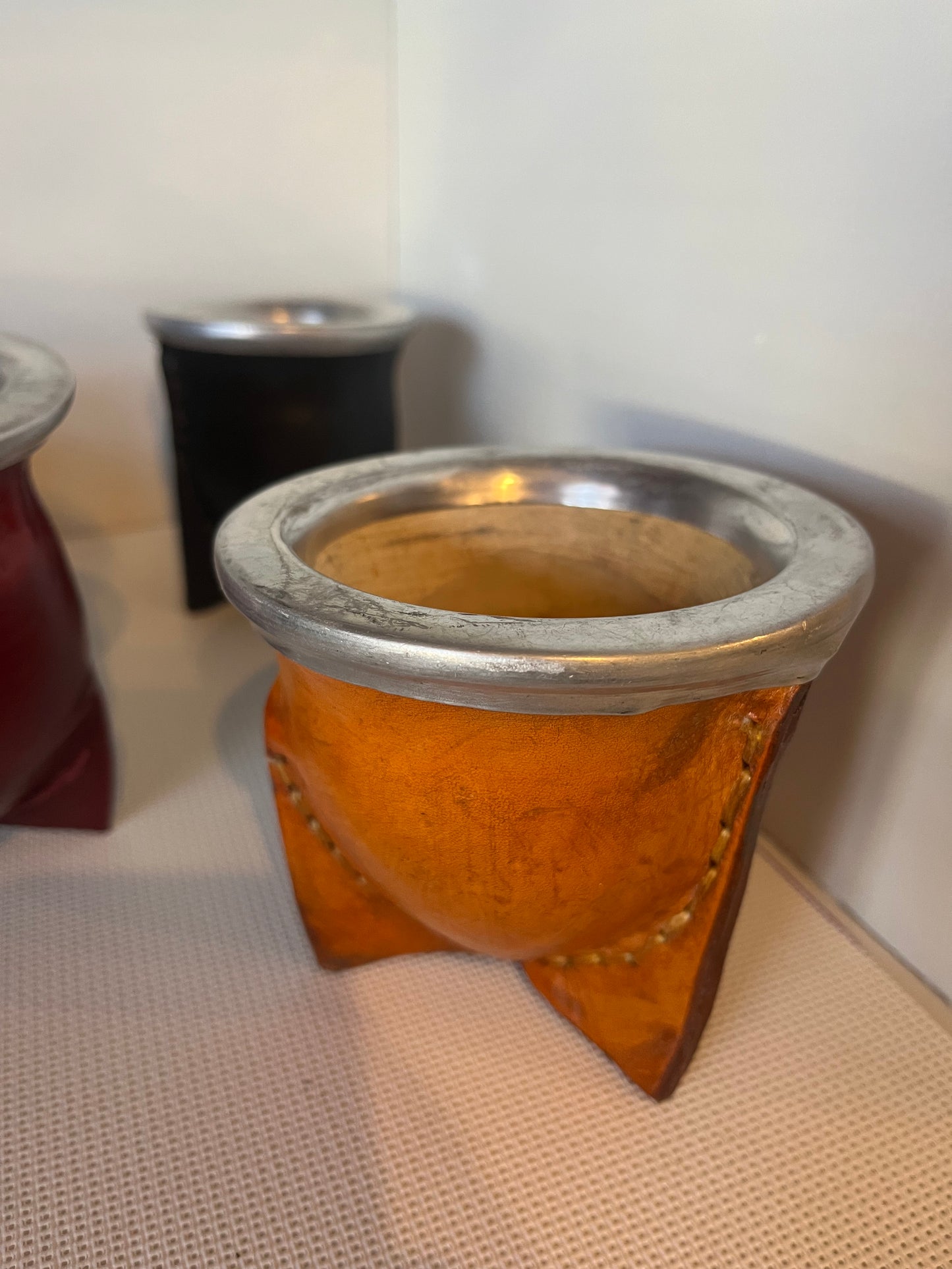 Mates forrados en cuero