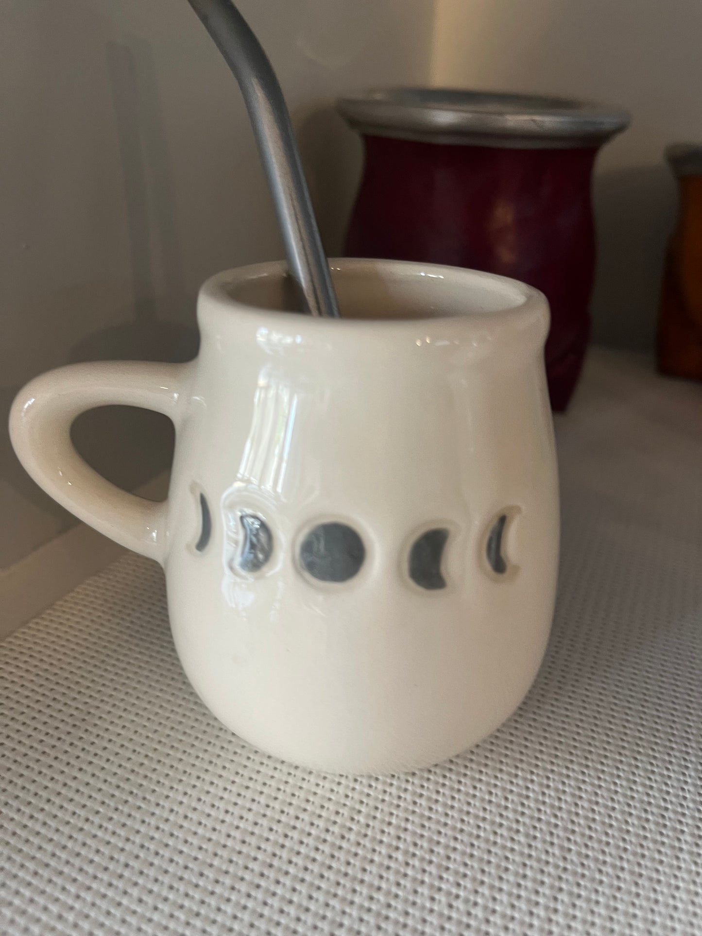 Mates de ceramica y bombilla