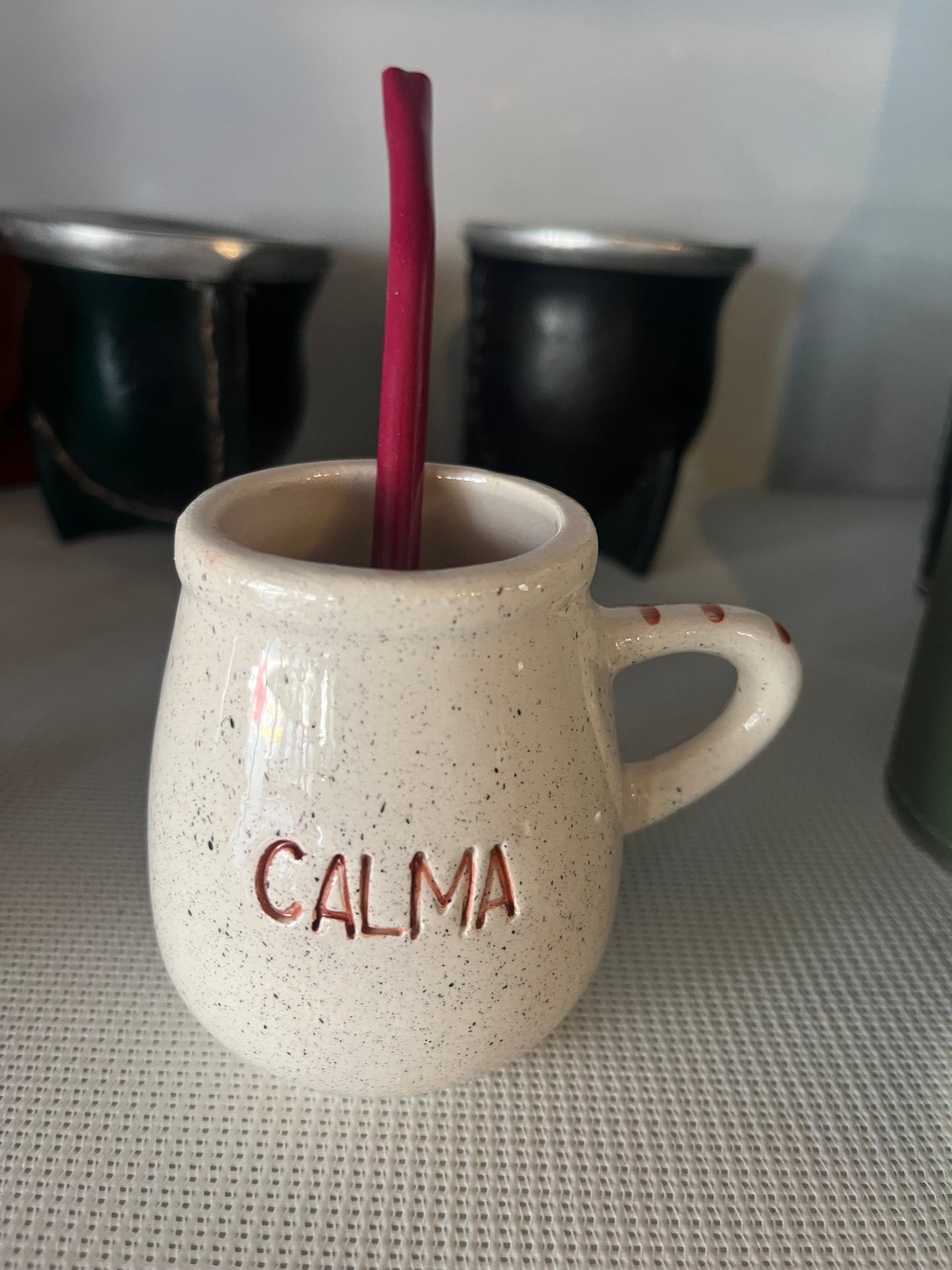 Mates de ceramica y bombilla